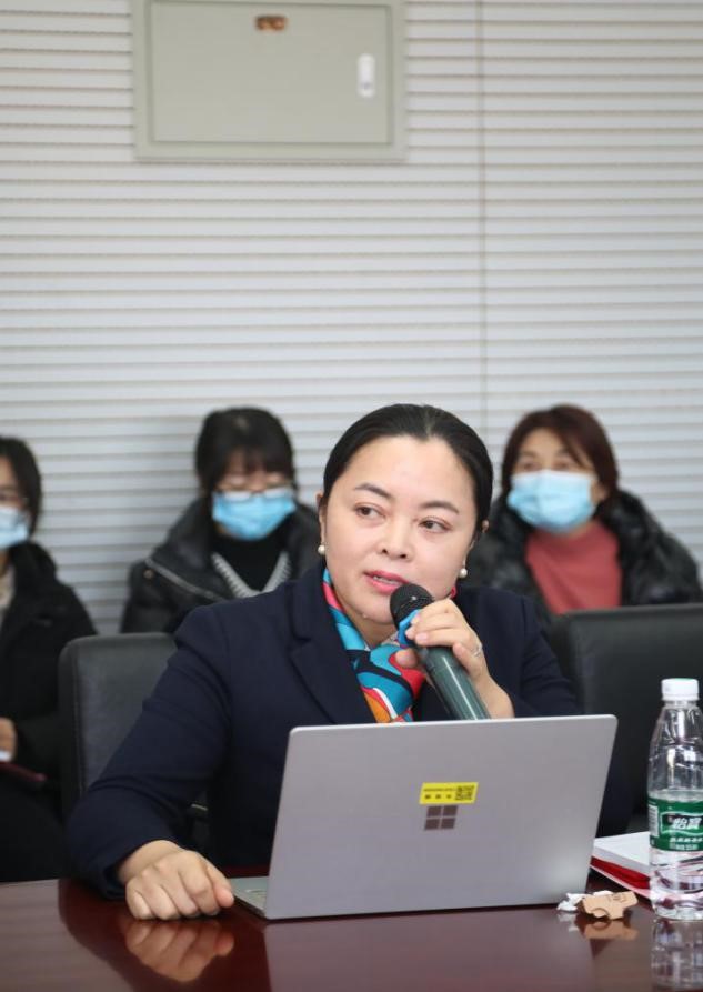 颁奖仪式后,获奖论文作者代表许玺铮,朱晓娟,陈钰溪分别作主题发言.